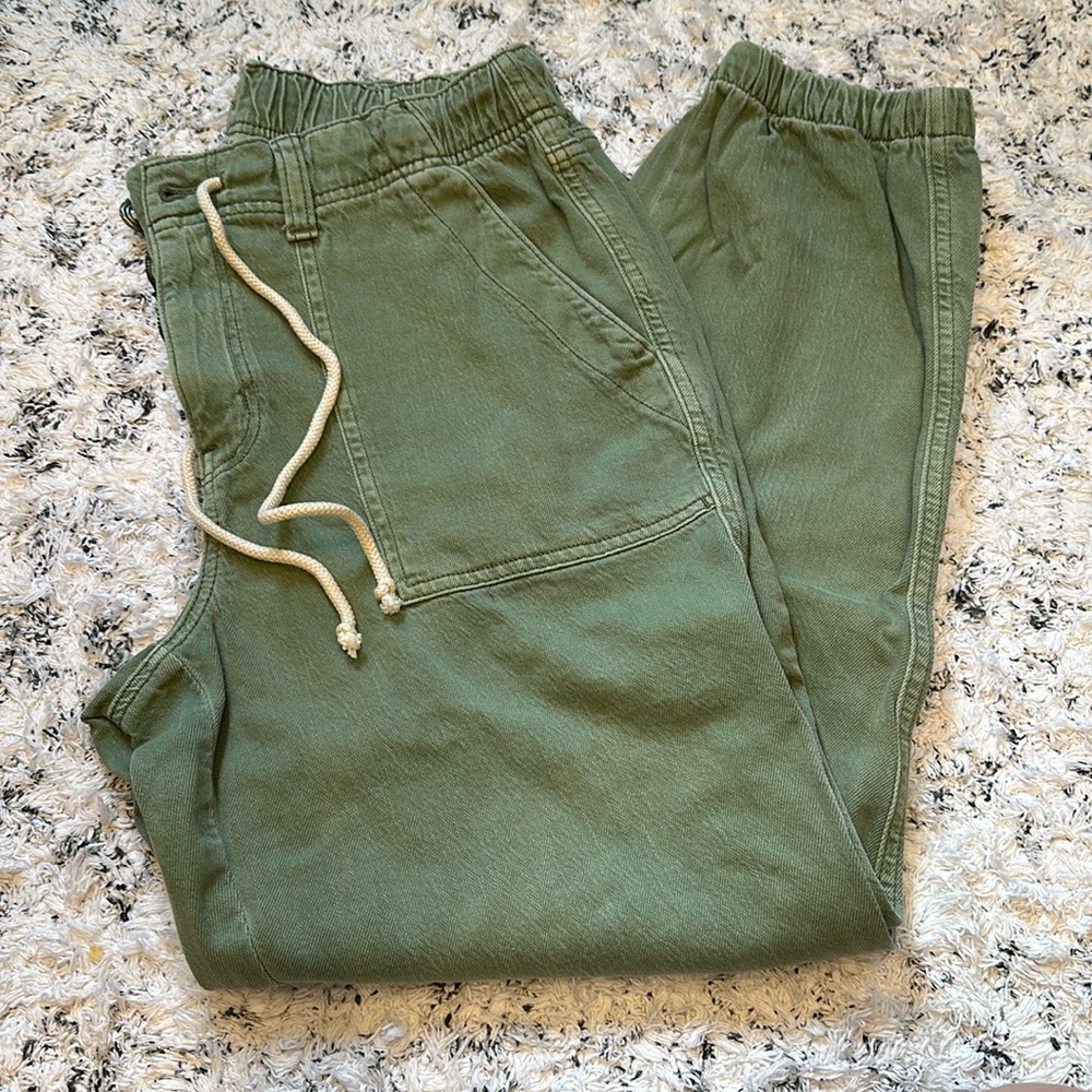 Super comfortable american eagle pants!  Bought brand new, only worn one time!